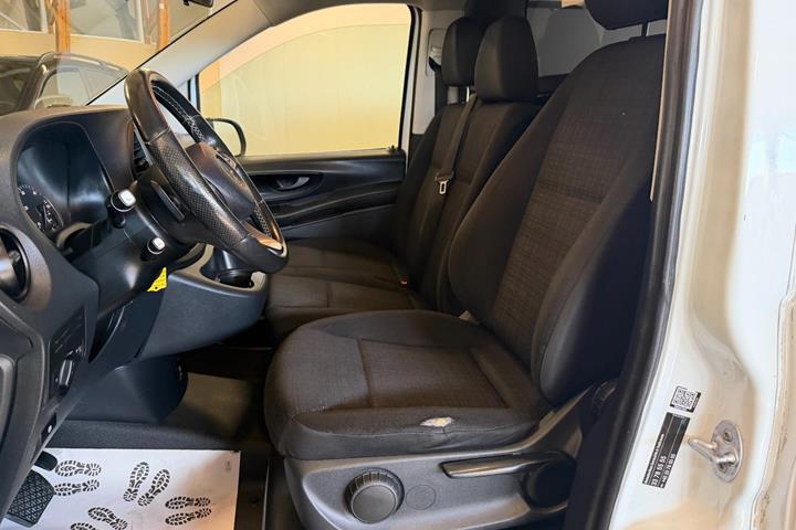 Hvid Mercedes Vito 114 fra 2015