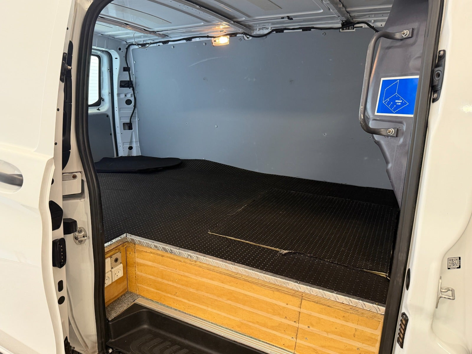 Hvid Mercedes Vito 114 fra 2015