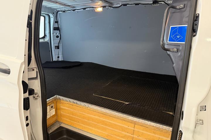 Hvid Mercedes Vito 114 fra 2015