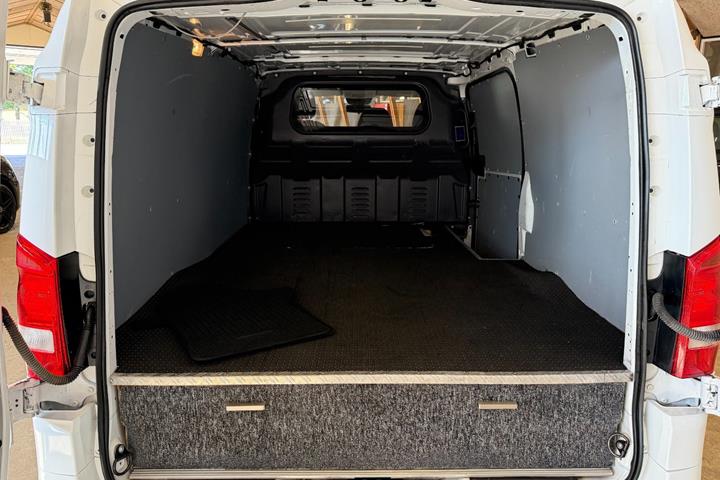 Hvid Mercedes Vito 114 fra 2015