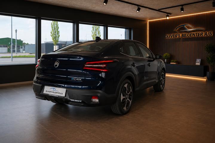 Blå Citroën ë-C4 X fra 2025
