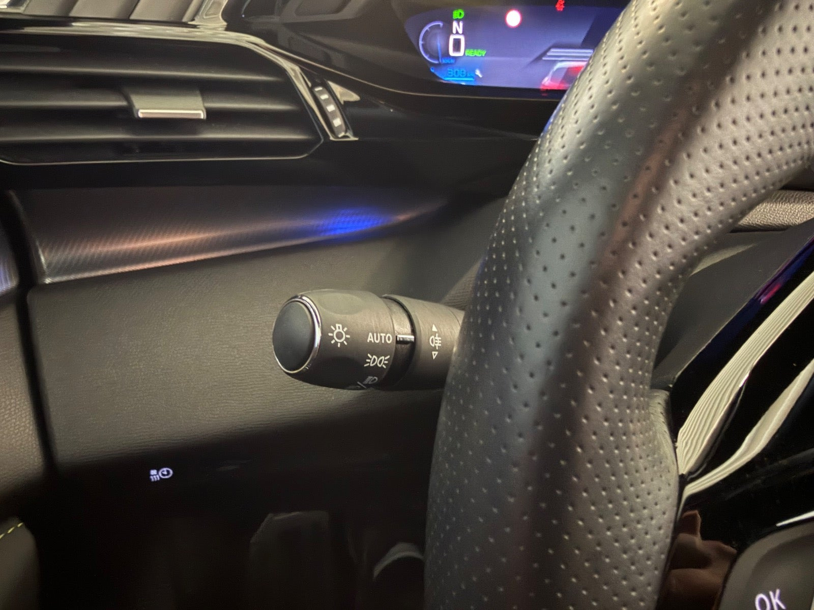 Grøn Peugeot E-308 fra 2024