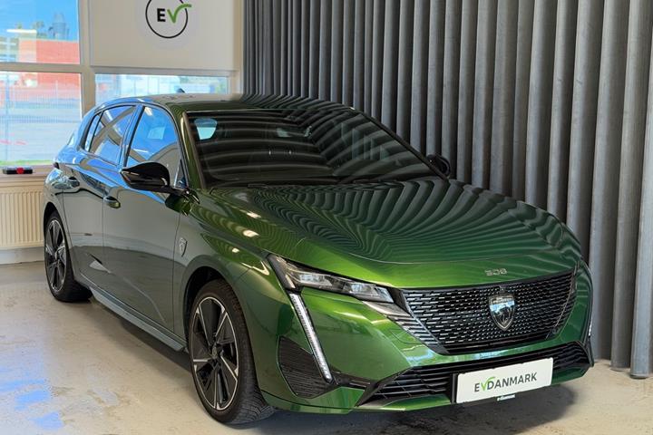 Grøn Peugeot E-308 fra 2024