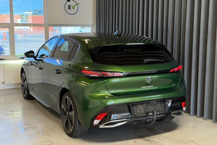 Grøn Peugeot E-308 fra 2024