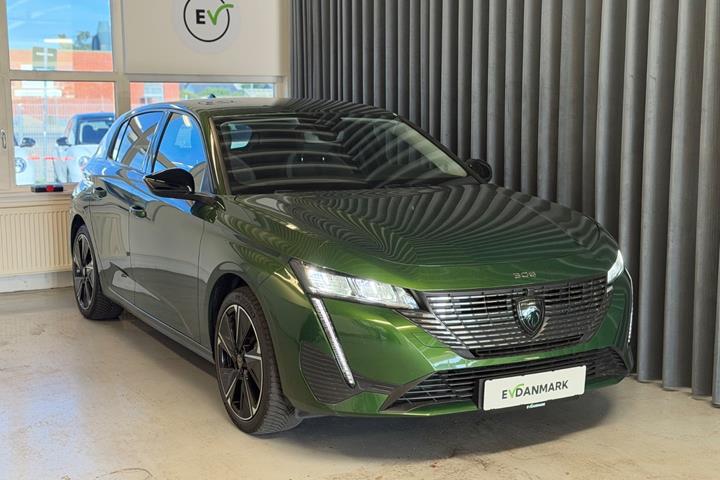Grøn Peugeot E-308 fra 2024