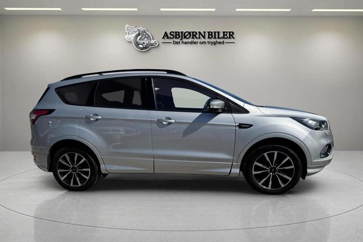 Sølv Ford Kuga fra 2019