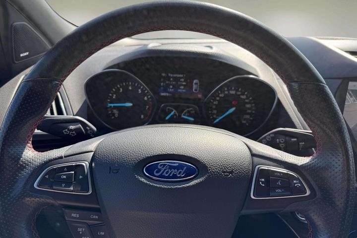 Sølv Ford Kuga fra 2019