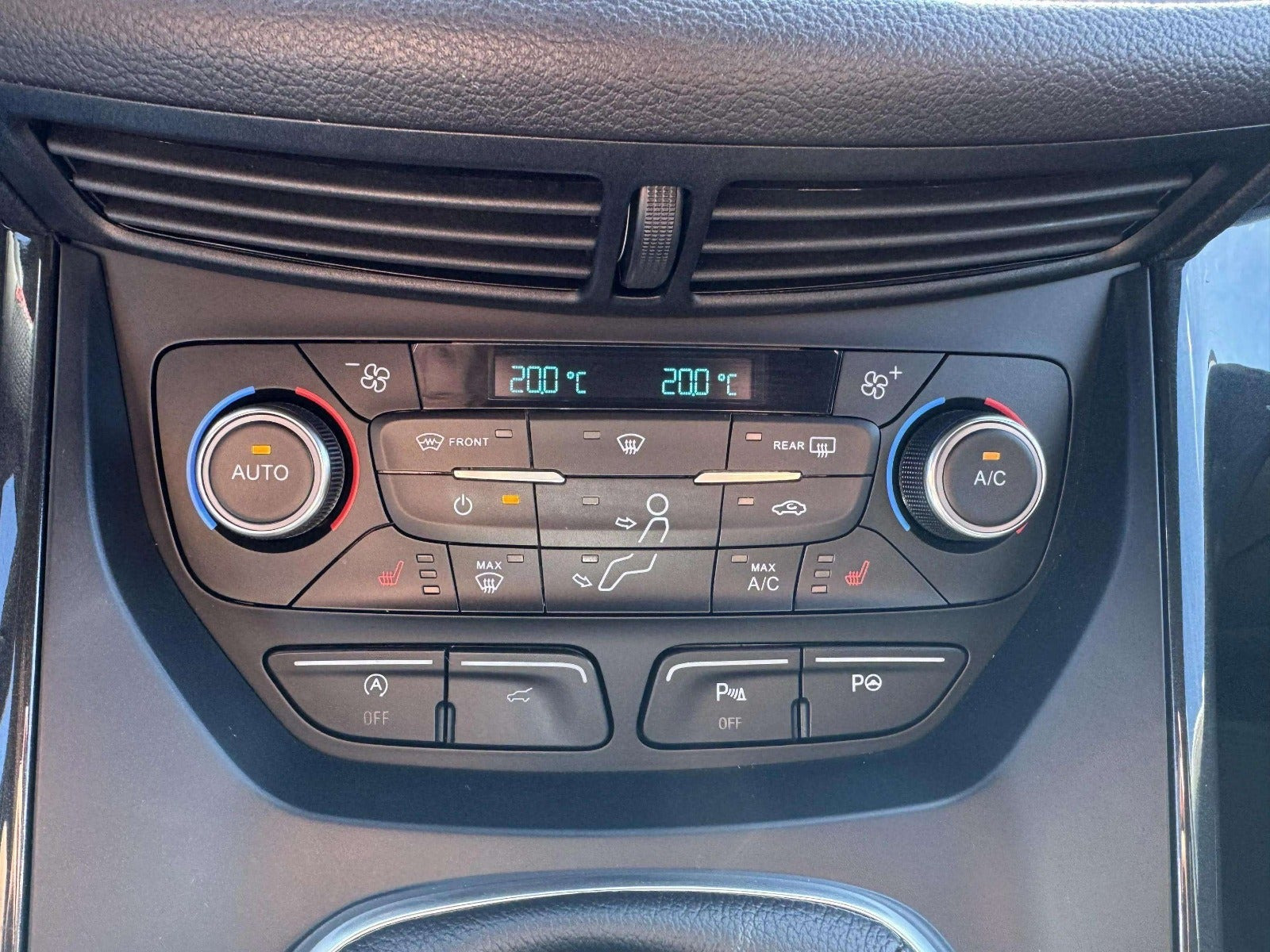 Sølv Ford Kuga fra 2019