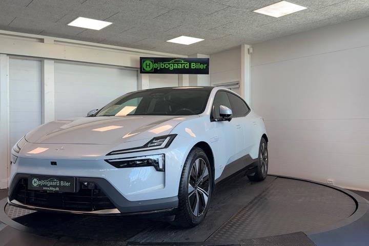Sølv Polestar 4 fra 2026 set udefra