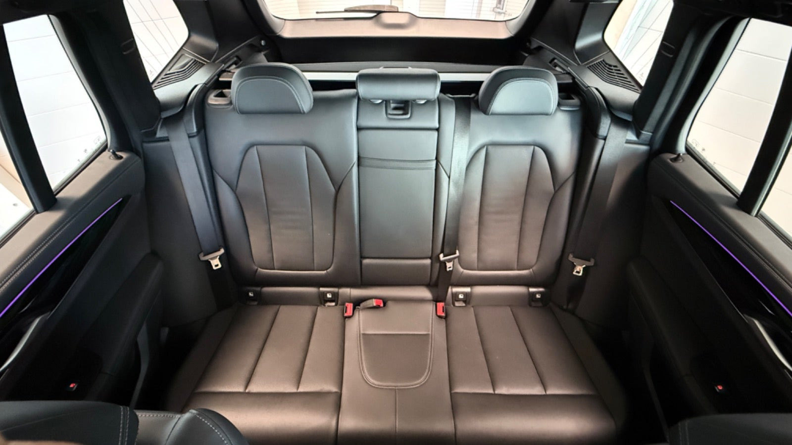Grå BMW iX3 fra 2023