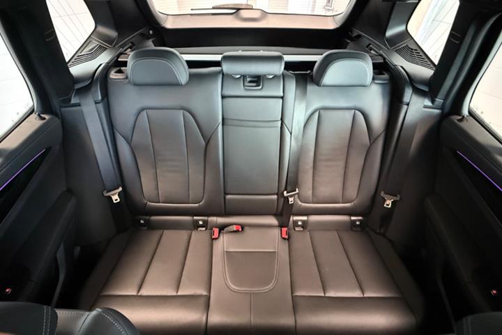 Grå BMW iX3 fra 2023