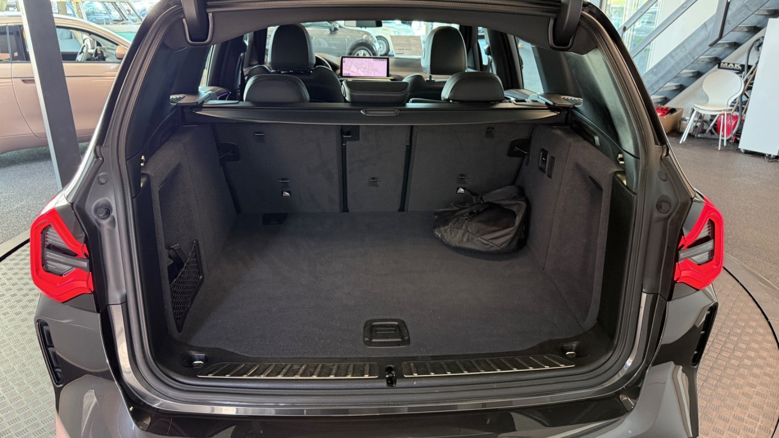 Grå BMW iX3 fra 2023