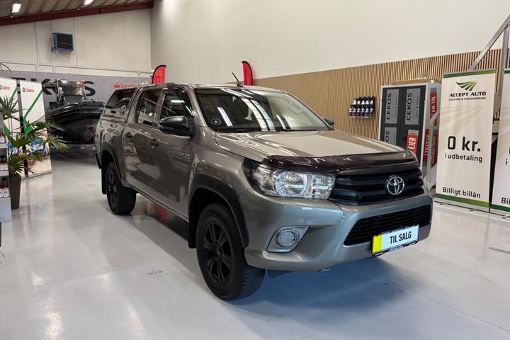 Grå Toyota HiLux fra 2019
