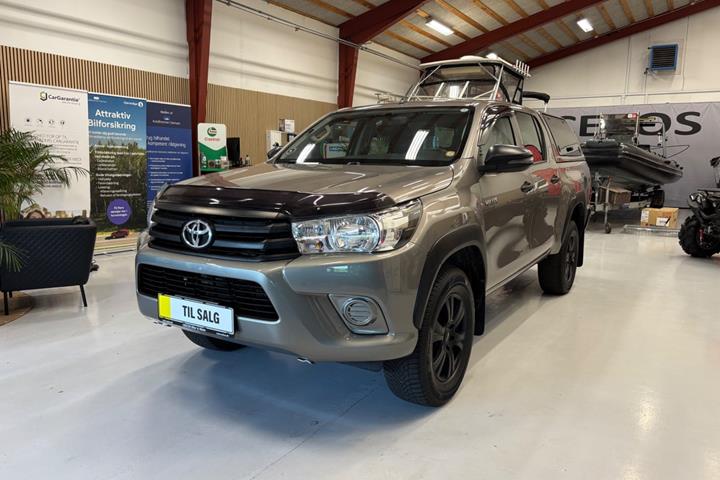 Grå Toyota HiLux fra 2019