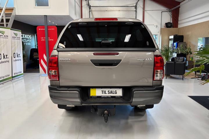 Grå Toyota HiLux fra 2019