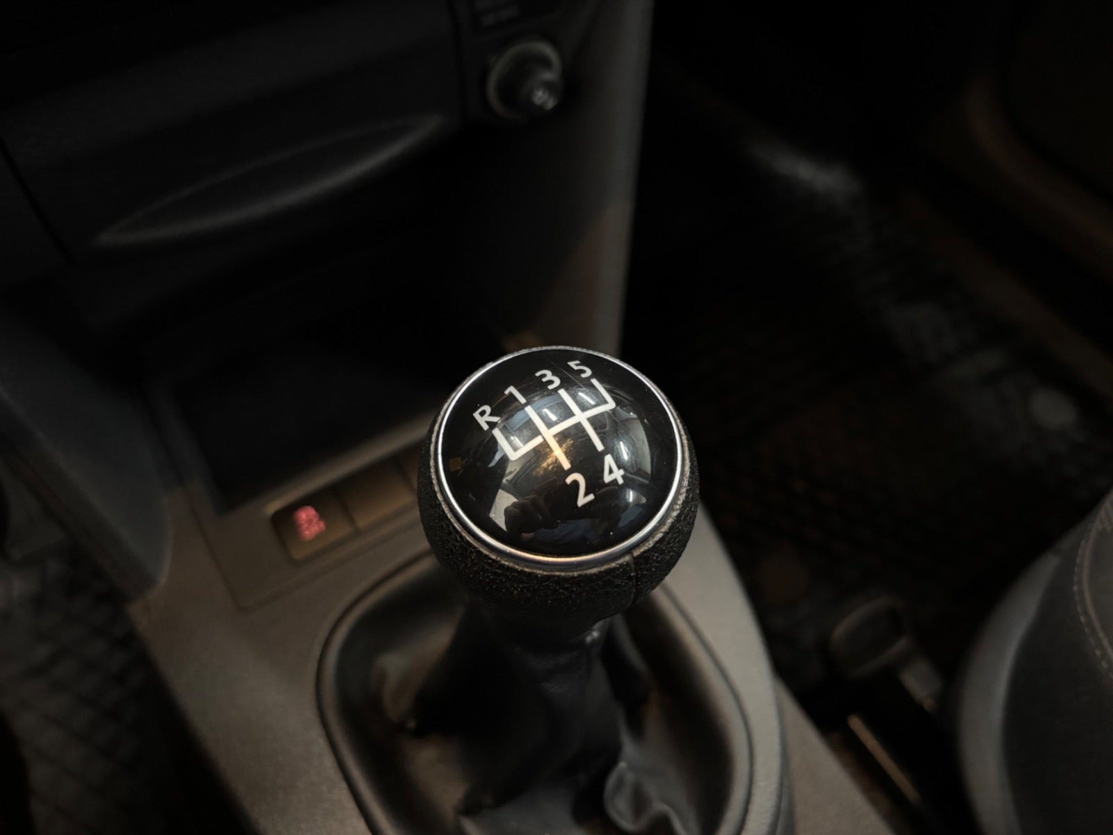 Grå VW Caddy fra 2012