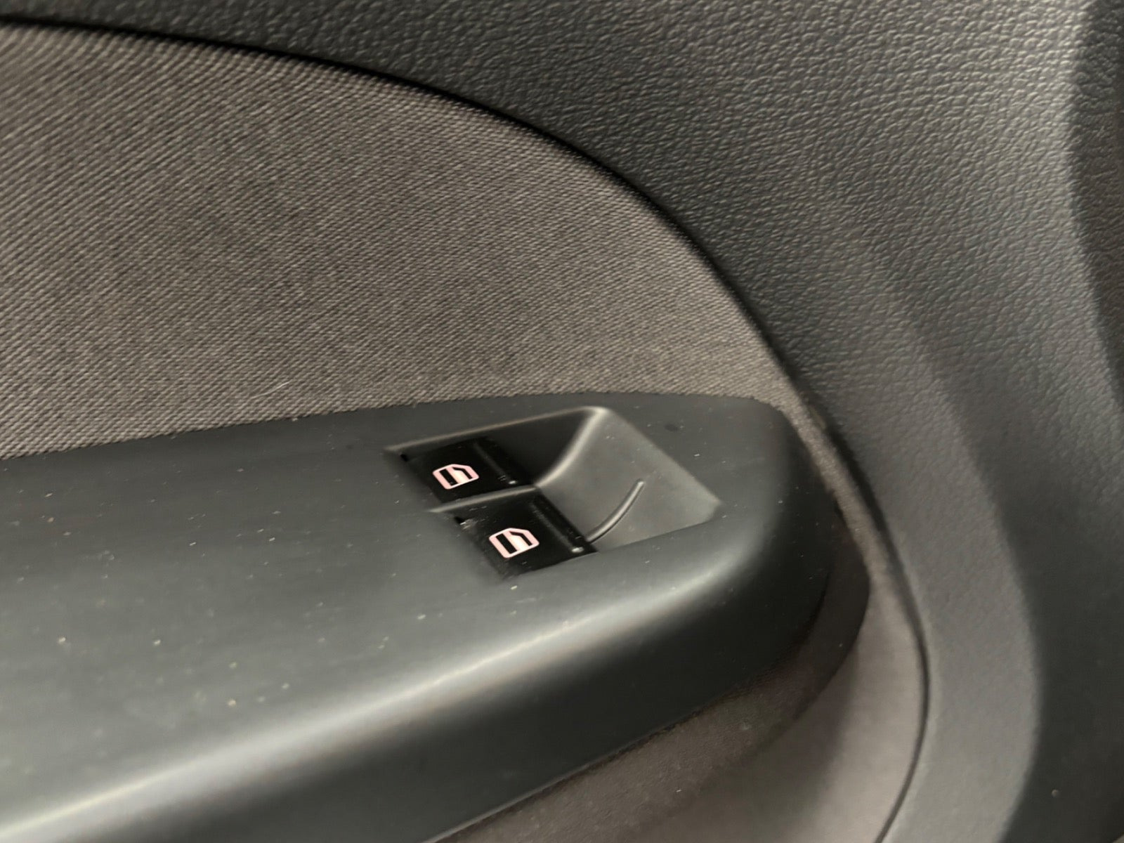 Grå VW Caddy fra 2012