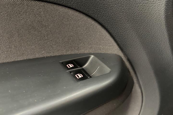 Grå VW Caddy fra 2012