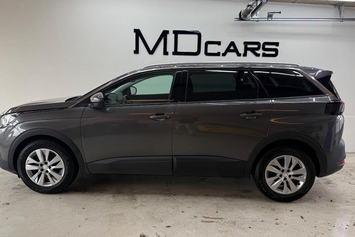 Grå Peugeot 5008 fra 2018