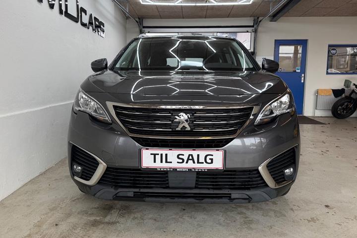 Grå Peugeot 5008 fra 2018
