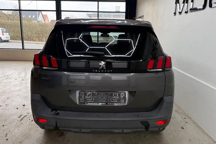Grå Peugeot 5008 fra 2018
