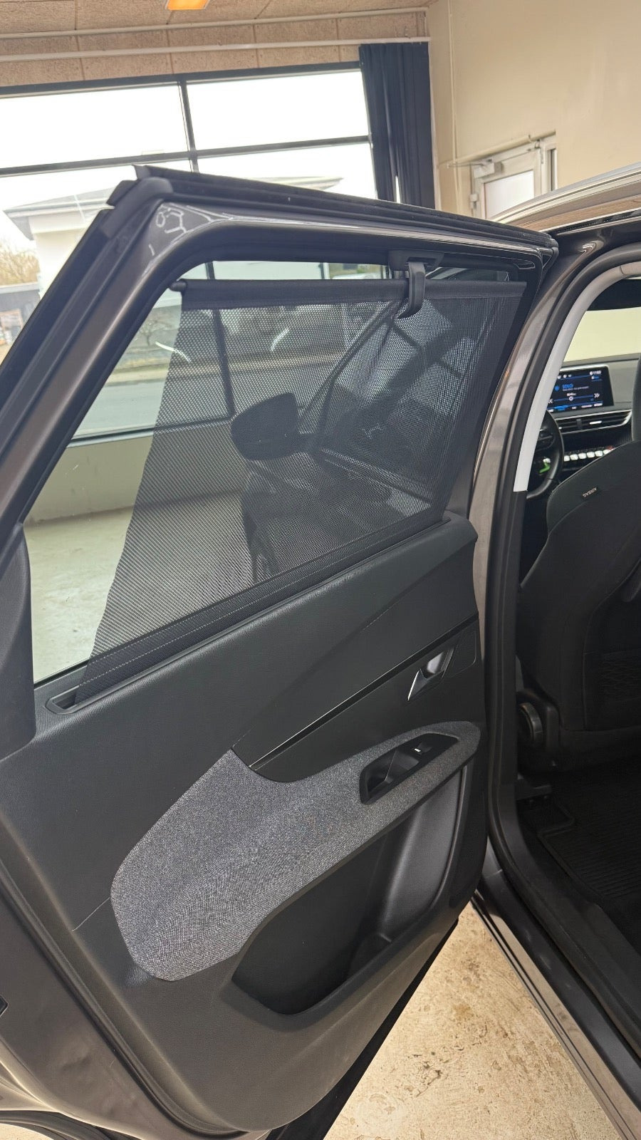 Grå Peugeot 5008 fra 2018