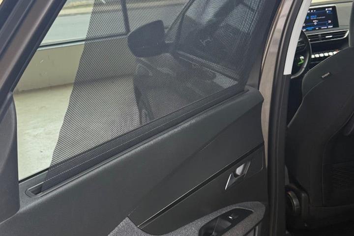 Grå Peugeot 5008 fra 2018