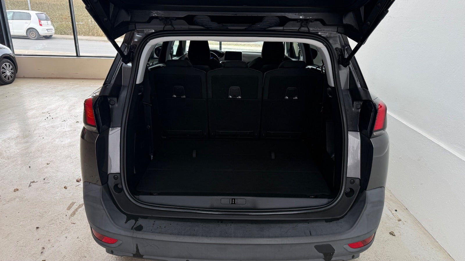 Grå Peugeot 5008 fra 2018