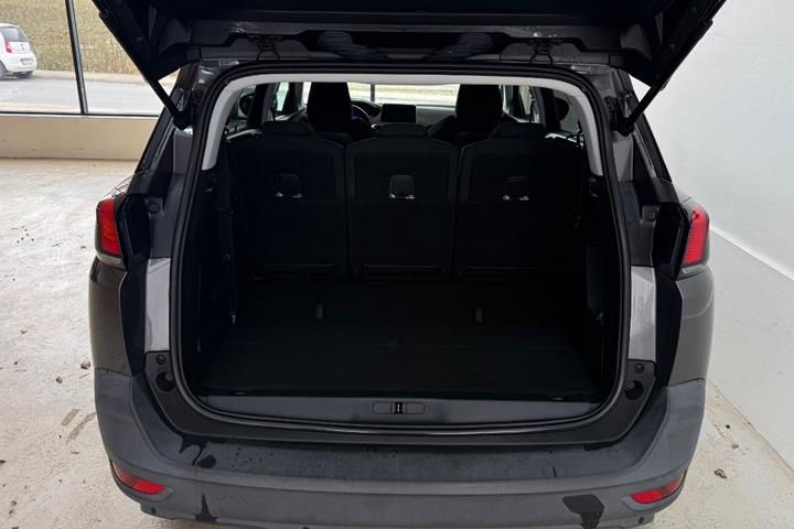 Grå Peugeot 5008 fra 2018