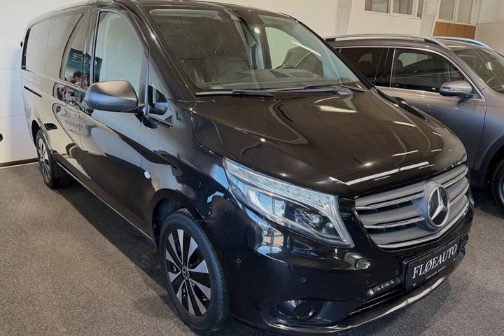 Sort Mercedes Vito 119 fra 2020