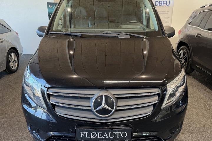 Sort Mercedes Vito 119 fra 2020