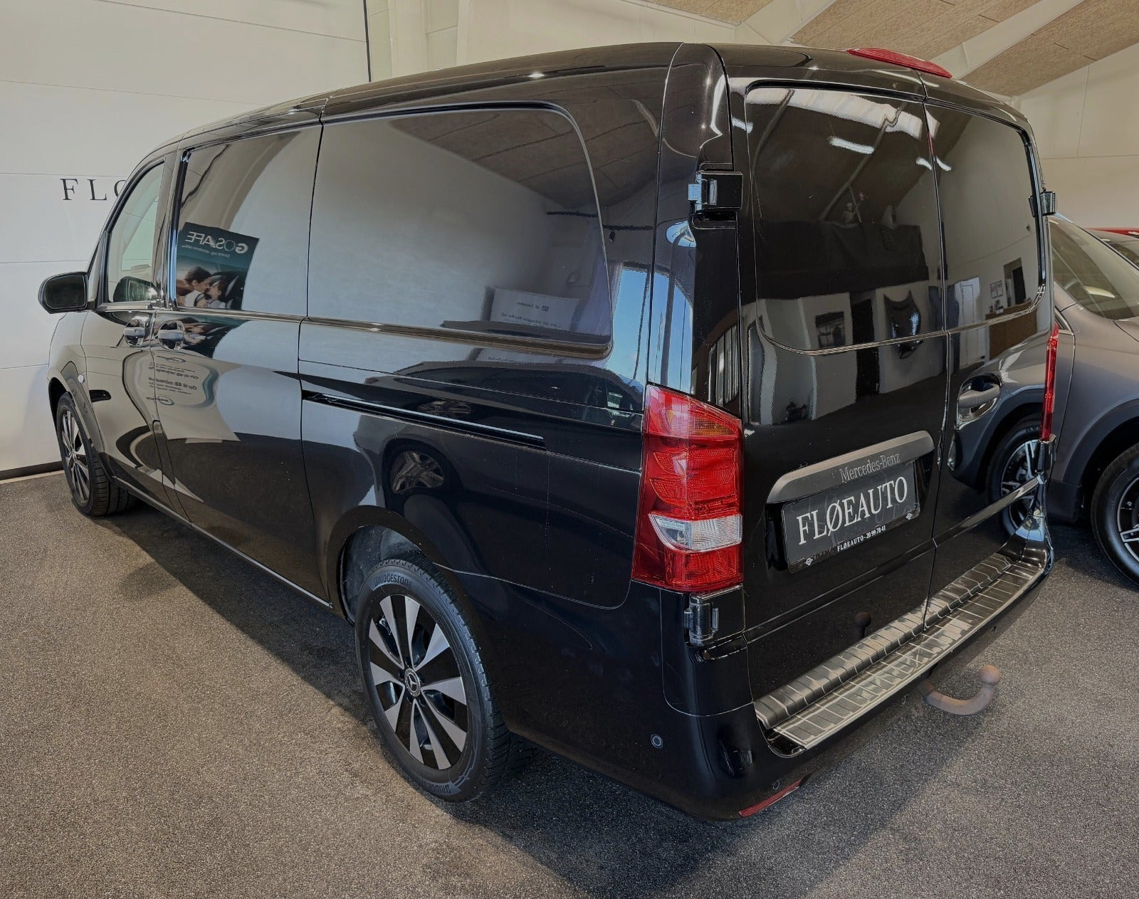 Sort Mercedes Vito 119 fra 2020