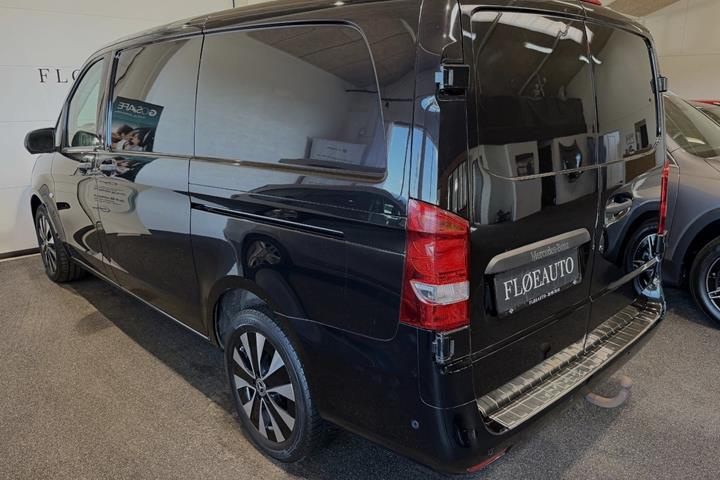 Sort Mercedes Vito 119 fra 2020