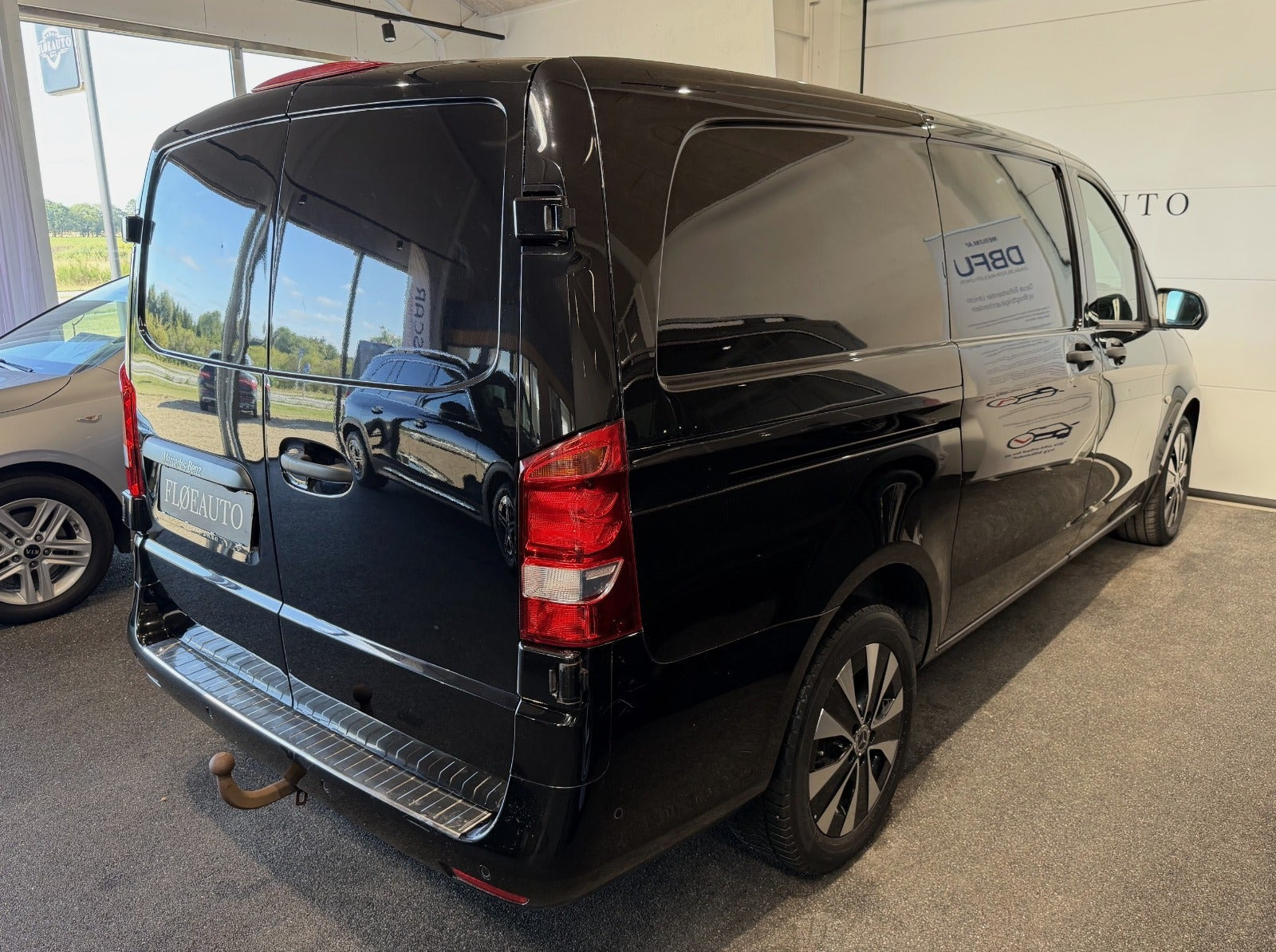 Sort Mercedes Vito 119 fra 2020