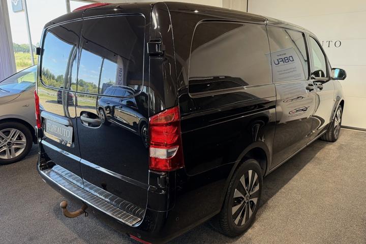 Sort Mercedes Vito 119 fra 2020