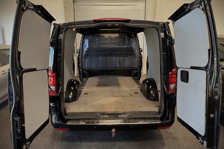 Sort Mercedes Vito 119 fra 2020