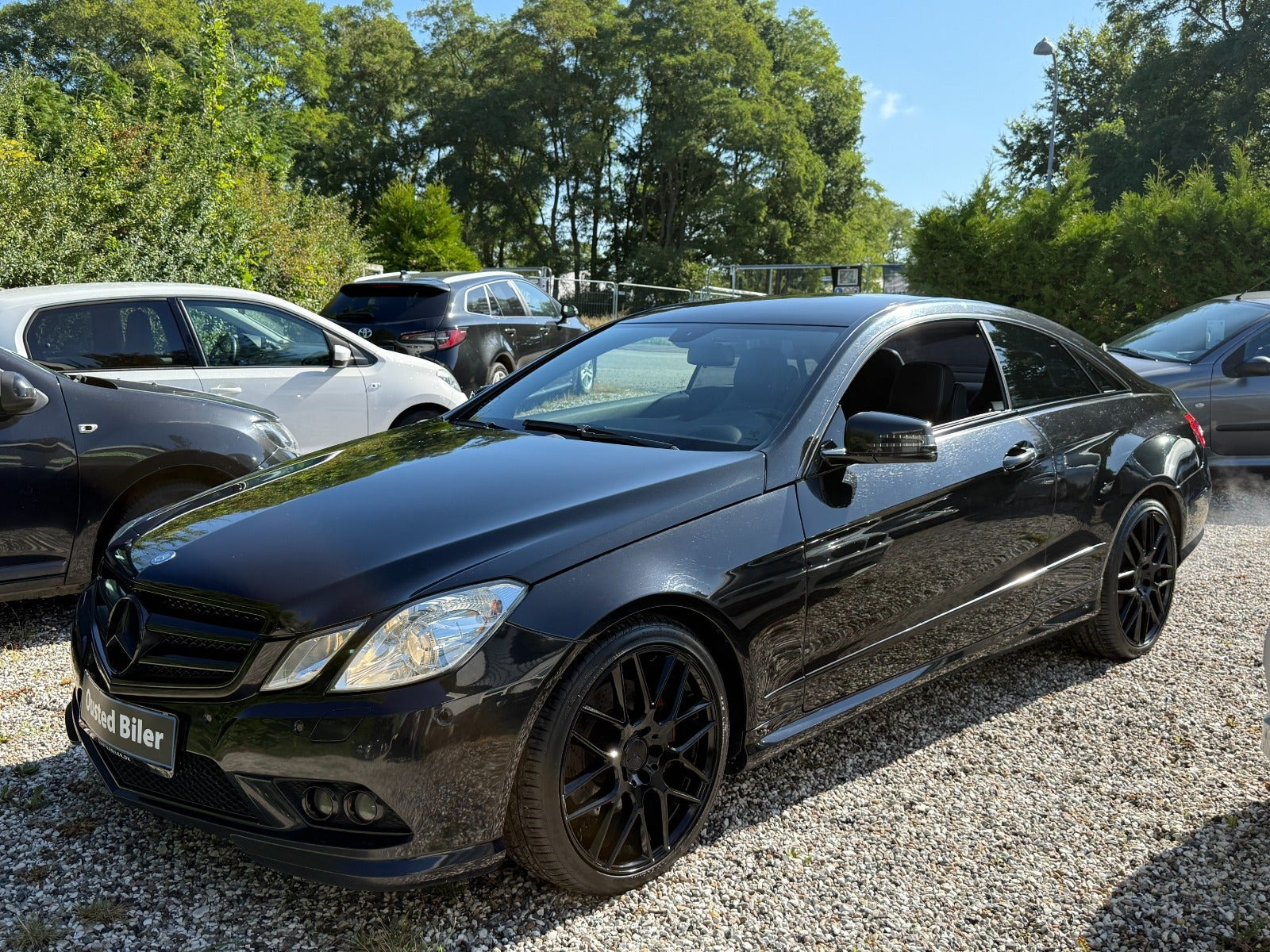 Rød Mercedes E200 fra 2011
