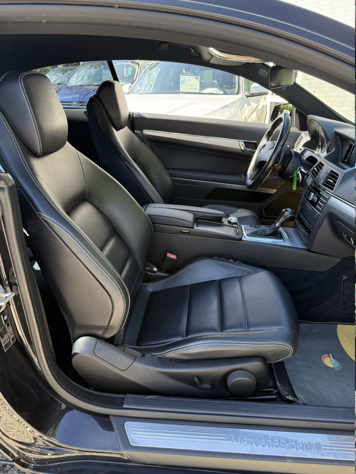 Rød Mercedes E200 fra 2011