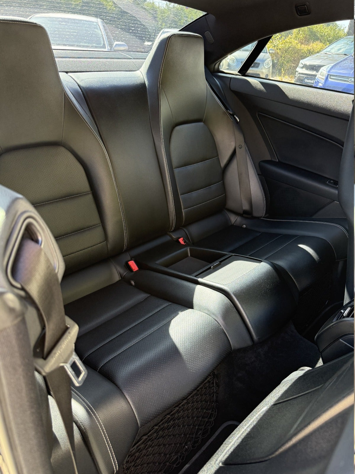Rød Mercedes E200 fra 2011