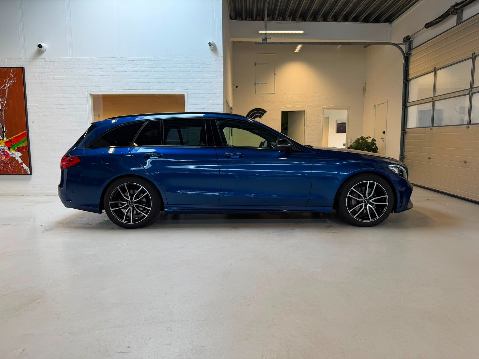 Blå Mercedes C220 d fra 2021
