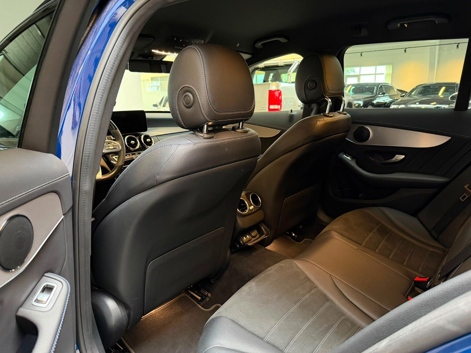 Blå Mercedes C220 d fra 2021