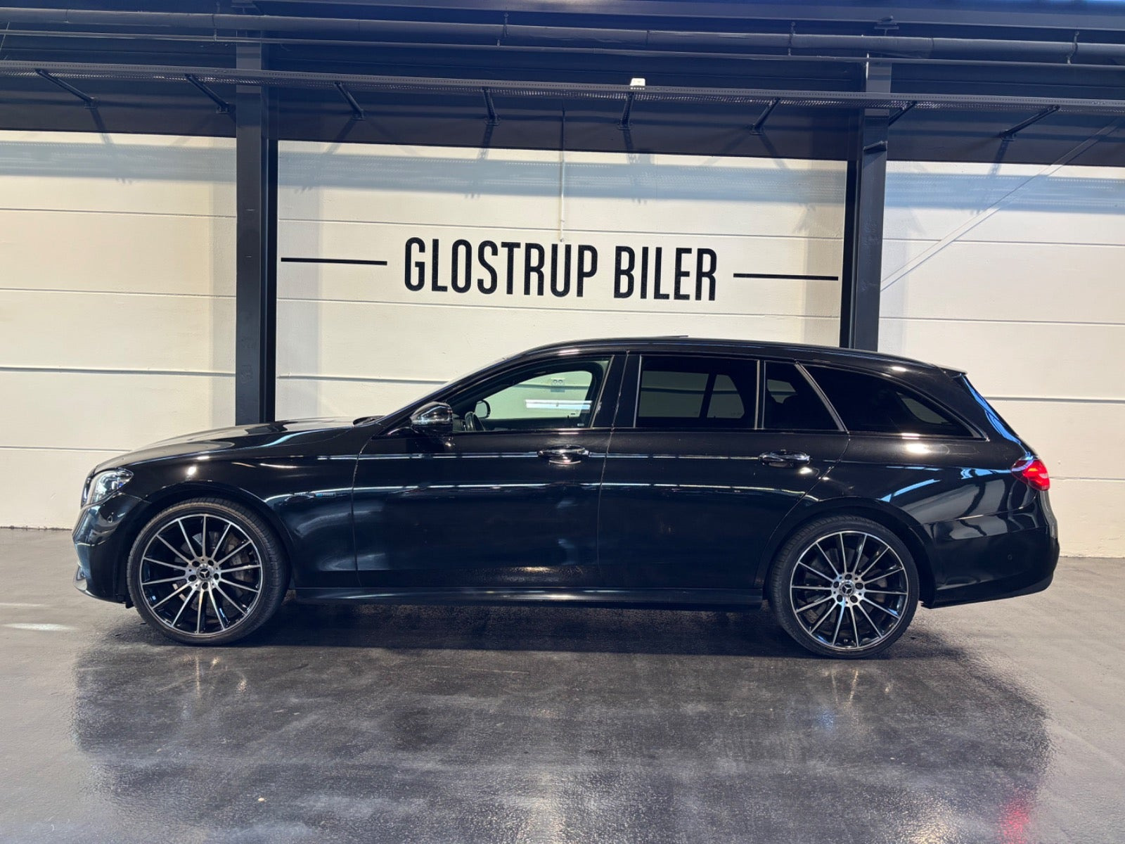 Sort Mercedes E300 de fra 2021
