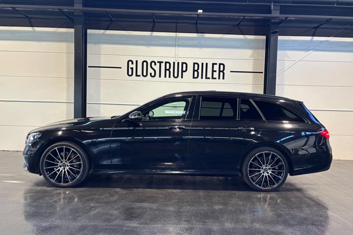 Sort Mercedes E300 de fra 2021
