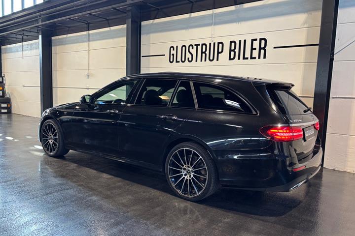 Sort Mercedes E300 de fra 2021