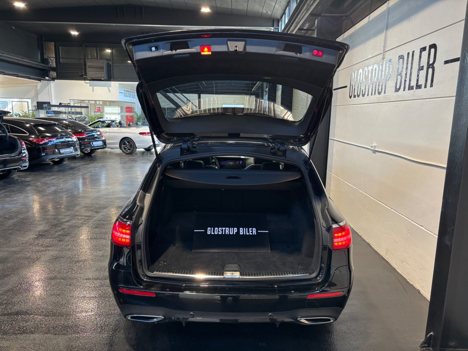 Sort Mercedes E300 de fra 2021