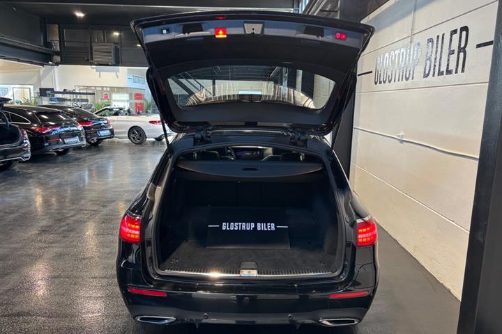 Sort Mercedes E300 de fra 2021