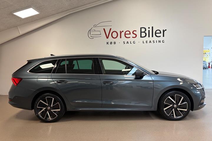Grå Skoda Octavia fra 2020
