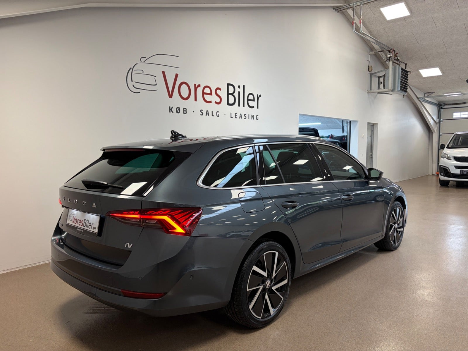 Grå Skoda Octavia fra 2020