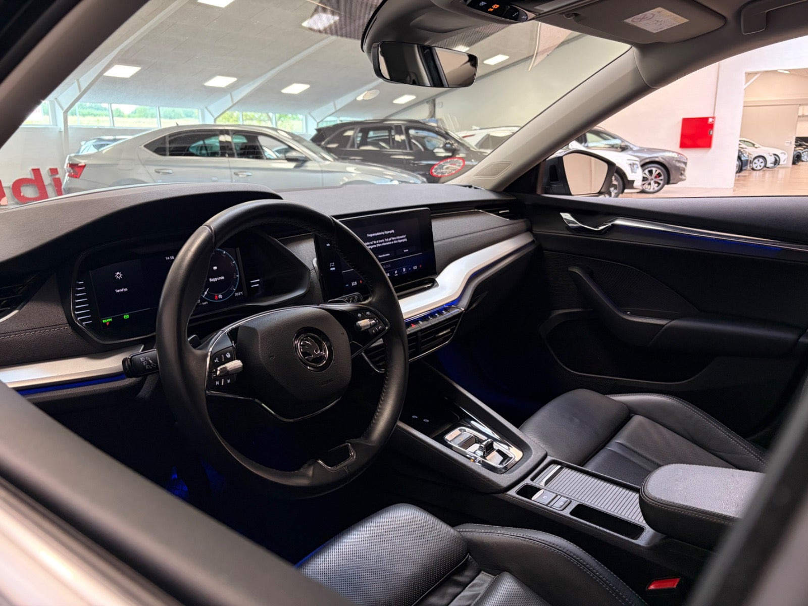 Grå Skoda Octavia fra 2020