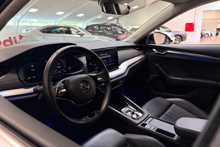 Grå Skoda Octavia fra 2020